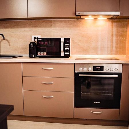 Apartment Gabriela'S Home Орадеа Екстериор снимка
