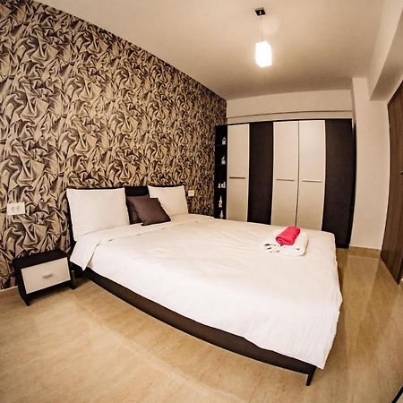 Apartment Gabriela'S Home Орадеа Екстериор снимка