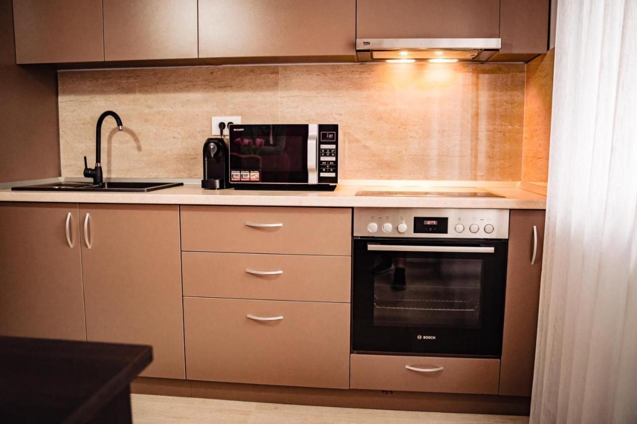 Apartment Gabriela'S Home Орадеа Екстериор снимка
